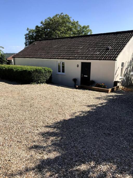 Lovely Two Bedroom Bungalow With Hot Tub Yeovil Buitenkant foto